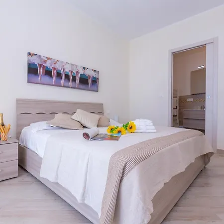 Serena 2 Amazing Sea View - Happy Apartamento